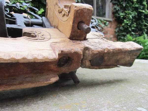 Antique-Italian-Carriage Axle-Siciliaans-wagenschot-Arrière-de-charrette-italienne-Francesco-Petrarca-Crammichele-Ragusa-Catania-00026
